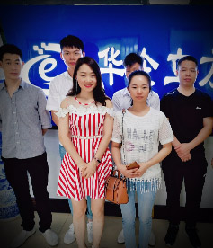 感謝鋁單板行業(yè)鄧總和小伙伴們前來公司交流網(wǎng)絡(luò)推廣工作，我們定全力以赴，不負(fù)使命，幫您把網(wǎng)絡(luò)營銷落地。